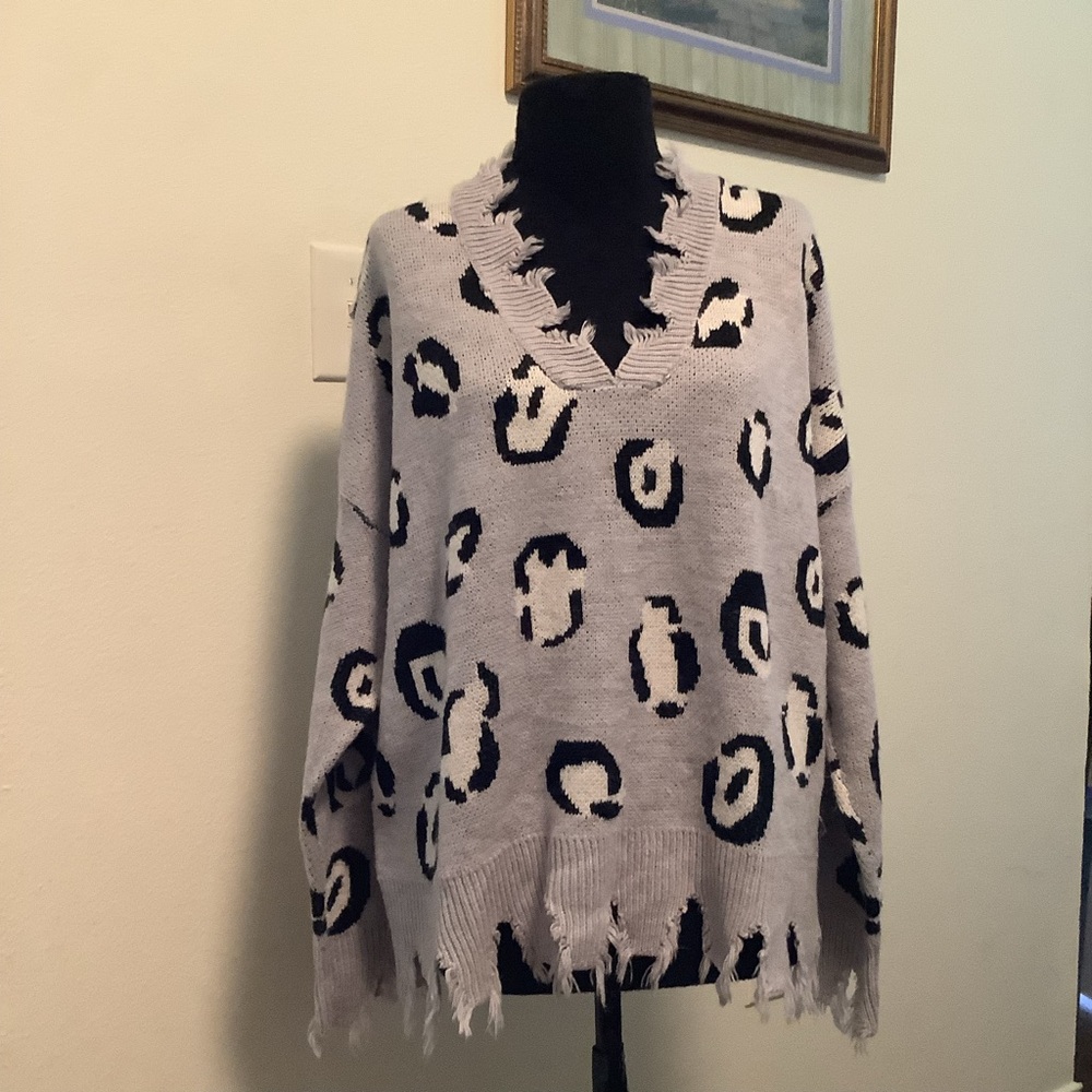 Runway 7 Grey Leopard Print Distressed V-Neck Oversized Sweater 3X Plus Size‎